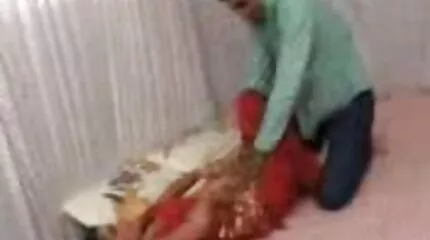 De secretaresse draait op de lul nederlandse porno tube van de baas.