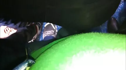 Een kale kerel provoceert meisjes nederlandse sex filmpjes om te neuken.