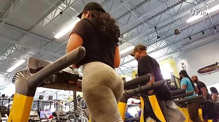 Freelancer porno gratis nederlands boort de kont van een nymfomane met een lul.