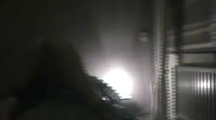 De brunette verzet zich niet tegen neuken in de nederlandse neukfilms ochtend.