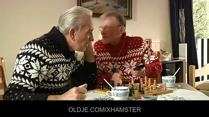 Hij houdt niet van normale seks nederlandse sex filmpjes en geeft in de kont.