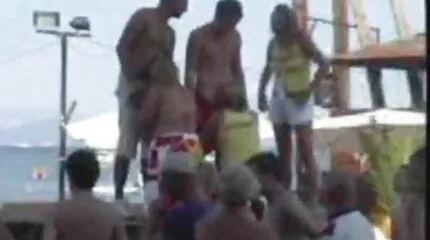 Alina Lopez gratis nederlandse sexfilms ontwaakte de lul van een kale man om te neuken.