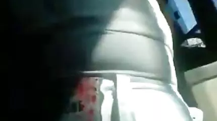 Ze nederlandse neukfilms bedriegt haar man met een zwarte minnaar.