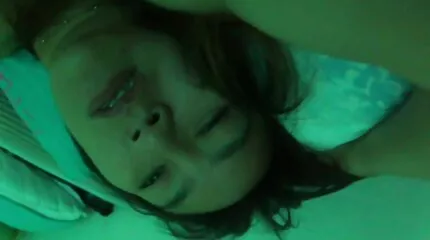 Evie Rose geneukt in nederlandse gratis sexfilms de badkamer.