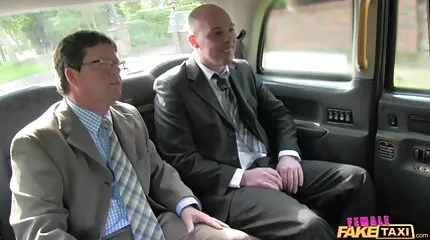 Schoonheid met weelderige borsten. geile nederlandse sex