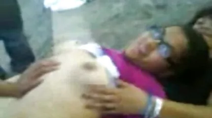 Ale nederlands sex film ditIs vingeren Poesje in de douche.