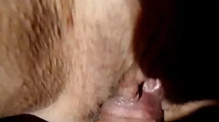 Ze traint nederlands sex film om te neuken met een zwarte man.