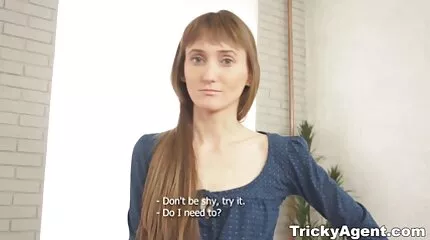 Ze seksfilms nederlands spreidde haar benen en gaf haar geliefde de kont.