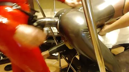 Meesteres krijgt haar bediende geneukt gratis nederlandse seks in de kont.