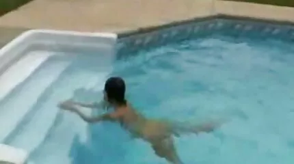 Chick neuken met een gratis nederlandse pornofilms man.