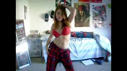 De meisjes geven nederlandse seks videos om de beurt een blowjob aan een kerel die alles op de camera schiet.