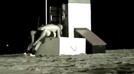 Masseur neukt meisje met nederlands gesproken pornofilms handen.