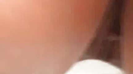 Hij slaat een zwarte vrouw in de schoorsteen sex filmpjes nederlands en voedt zich met sperma.