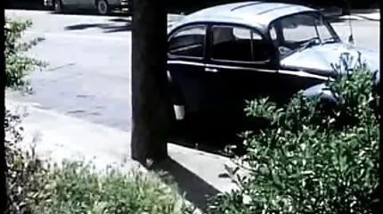 Een eenvoudige handjob sex filmpjes nederlands van een zwarte lul tussen haar tieten.