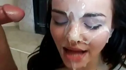 Ze geeft een blowjob en masturbeert met een gratis nederlandse porno films vriend.