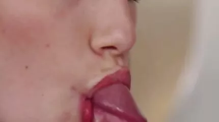 Ik kwam op bezoek bij de brunette en neukte hem. porno nederlands gratis Geneukt door een grote lul.