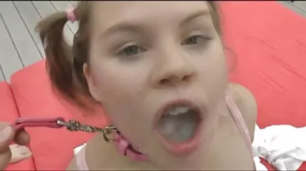 Ebony nederlandse sexfilm FIFA fucks door de zwembad met wit.