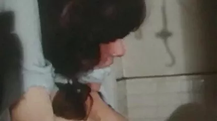 Tiffan nederlandse porno movies pop pop neukt een gemaskerde man. Seks in een verlaten gebouw.