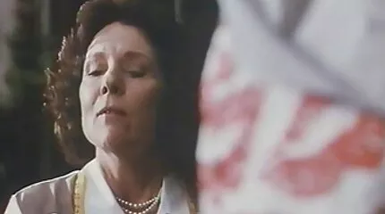 Brunette speelt met het kutje gratis nederlandse pornofilms van de buurman.