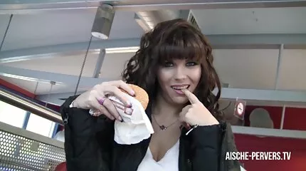 TlerLer gratis ned porno Steel overtuigt de brunette om seks te hebben.