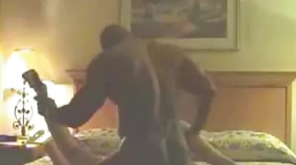 Twee mannen hebben een maagd seksfilms nederlands geneukt.